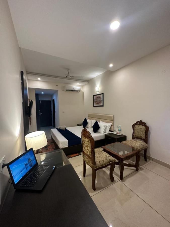 Hotel Jb Residency Zirakpur !! Top Rated & Most Awarded Property In Zirakpur Exterior foto