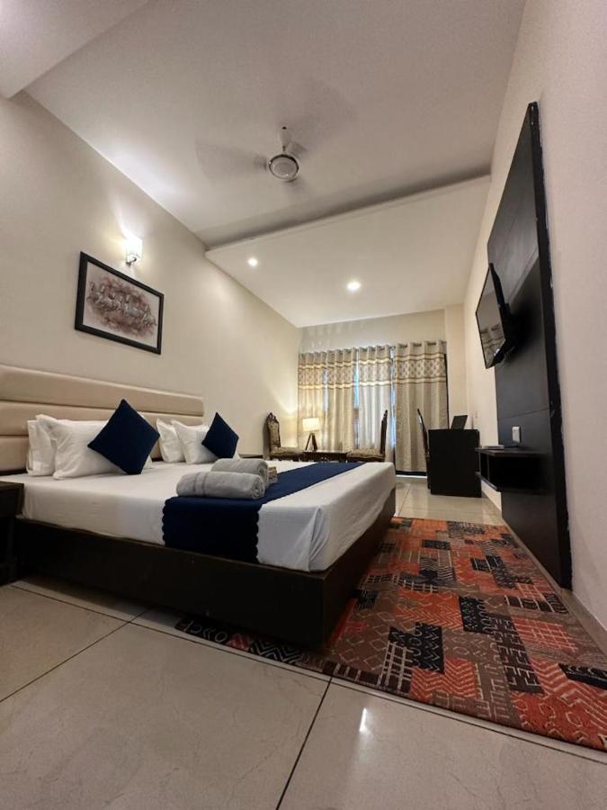 Hotel Jb Residency Zirakpur !! Top Rated & Most Awarded Property In Zirakpur Exterior foto
