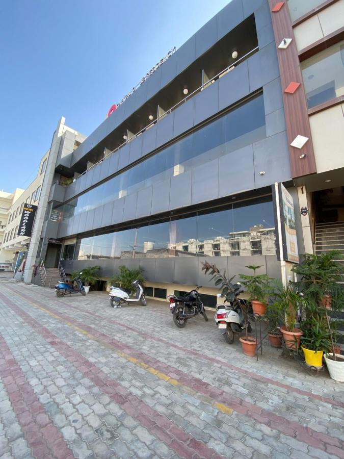 Hotel Jb Residency Zirakpur !! Top Rated & Most Awarded Property In Zirakpur Exterior foto