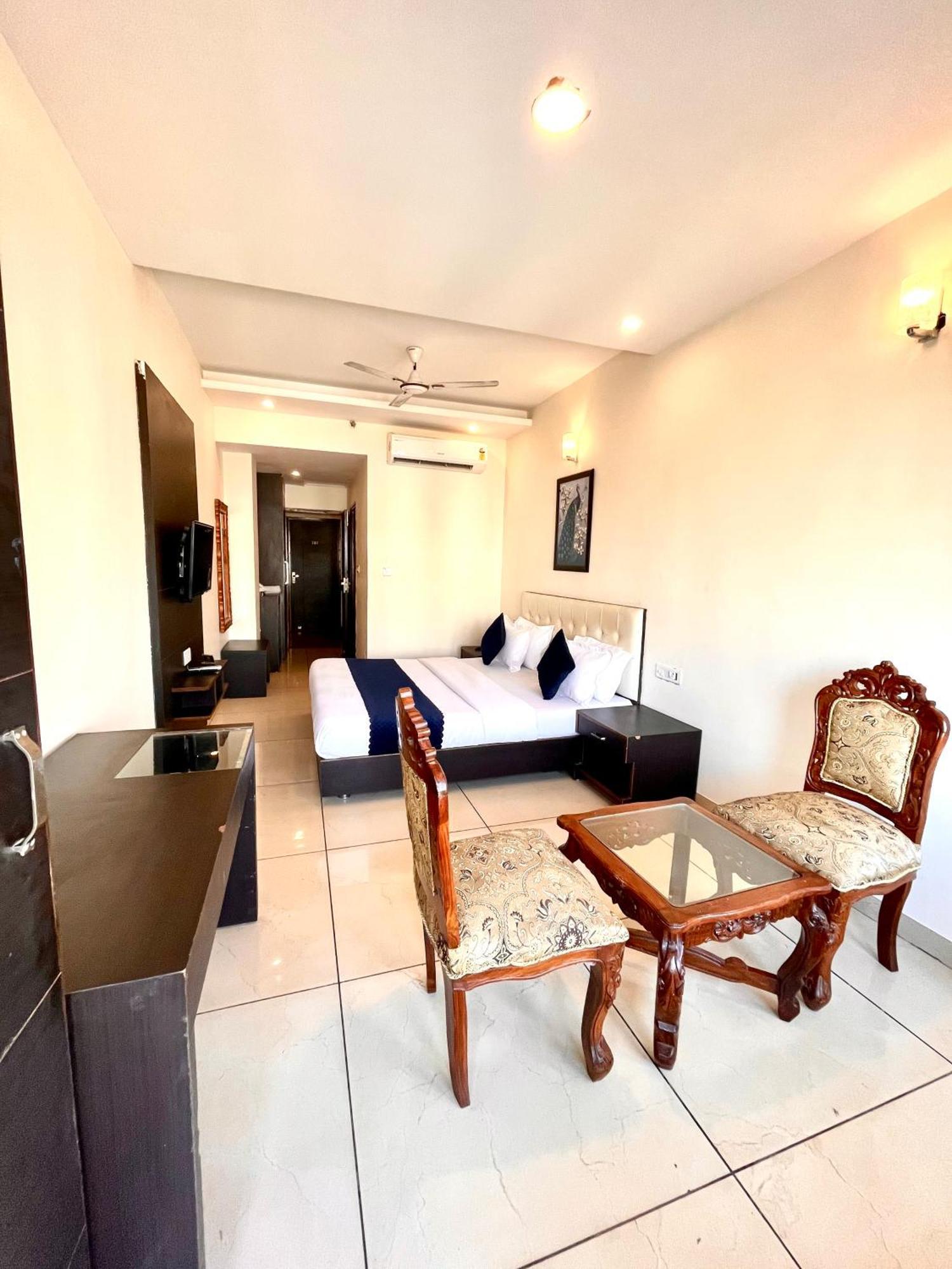 Hotel Jb Residency Zirakpur !! Top Rated & Most Awarded Property In Zirakpur Exterior foto