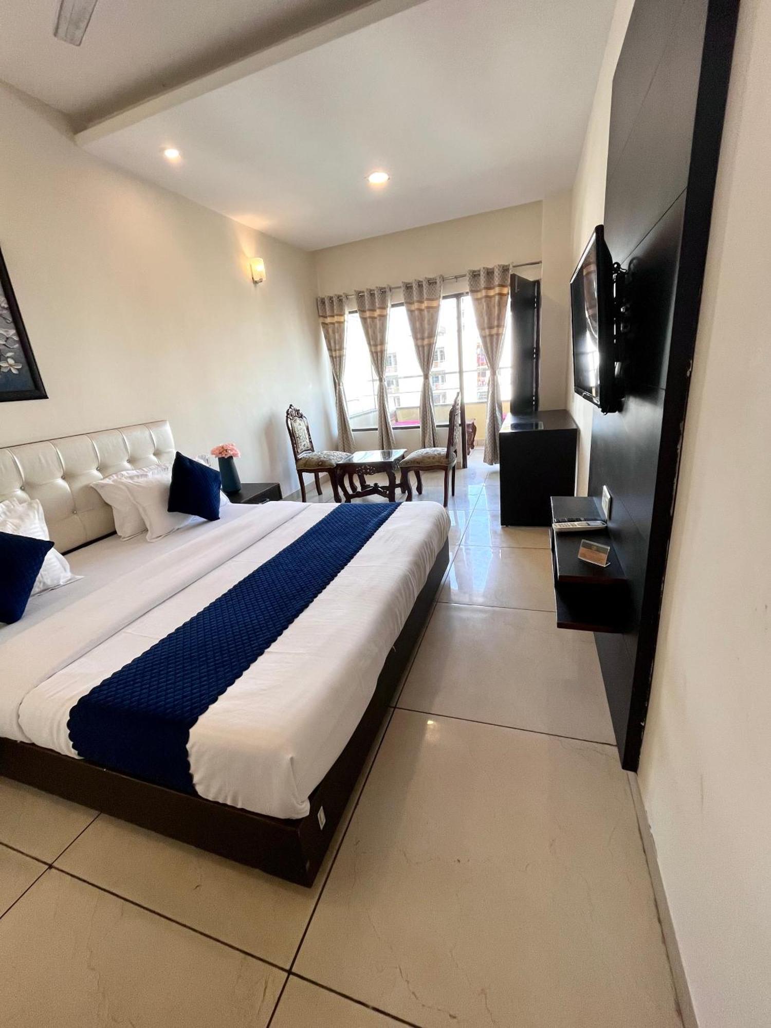 Hotel Jb Residency Zirakpur !! Top Rated & Most Awarded Property In Zirakpur Exterior foto