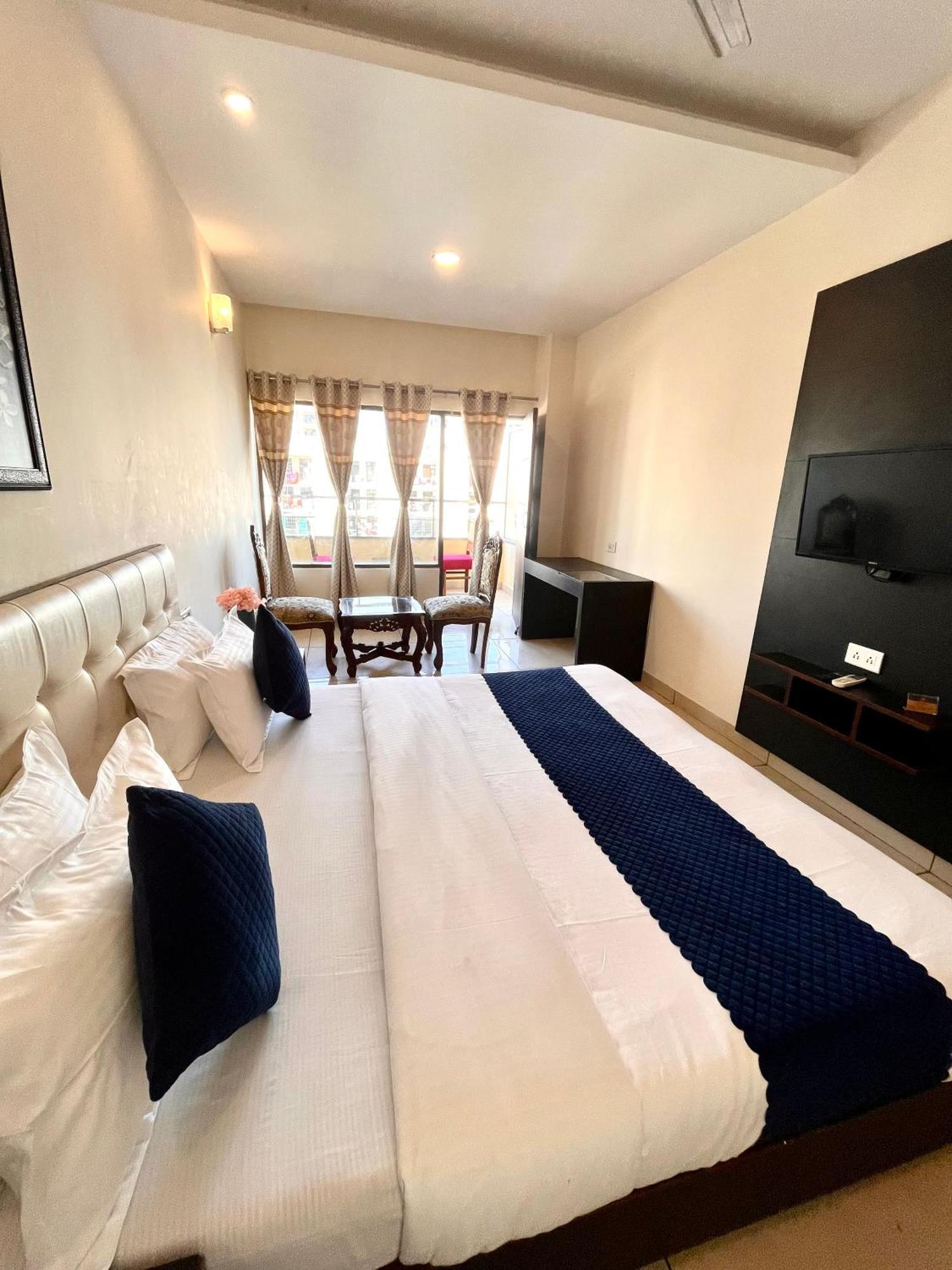 Hotel Jb Residency Zirakpur !! Top Rated & Most Awarded Property In Zirakpur Exterior foto