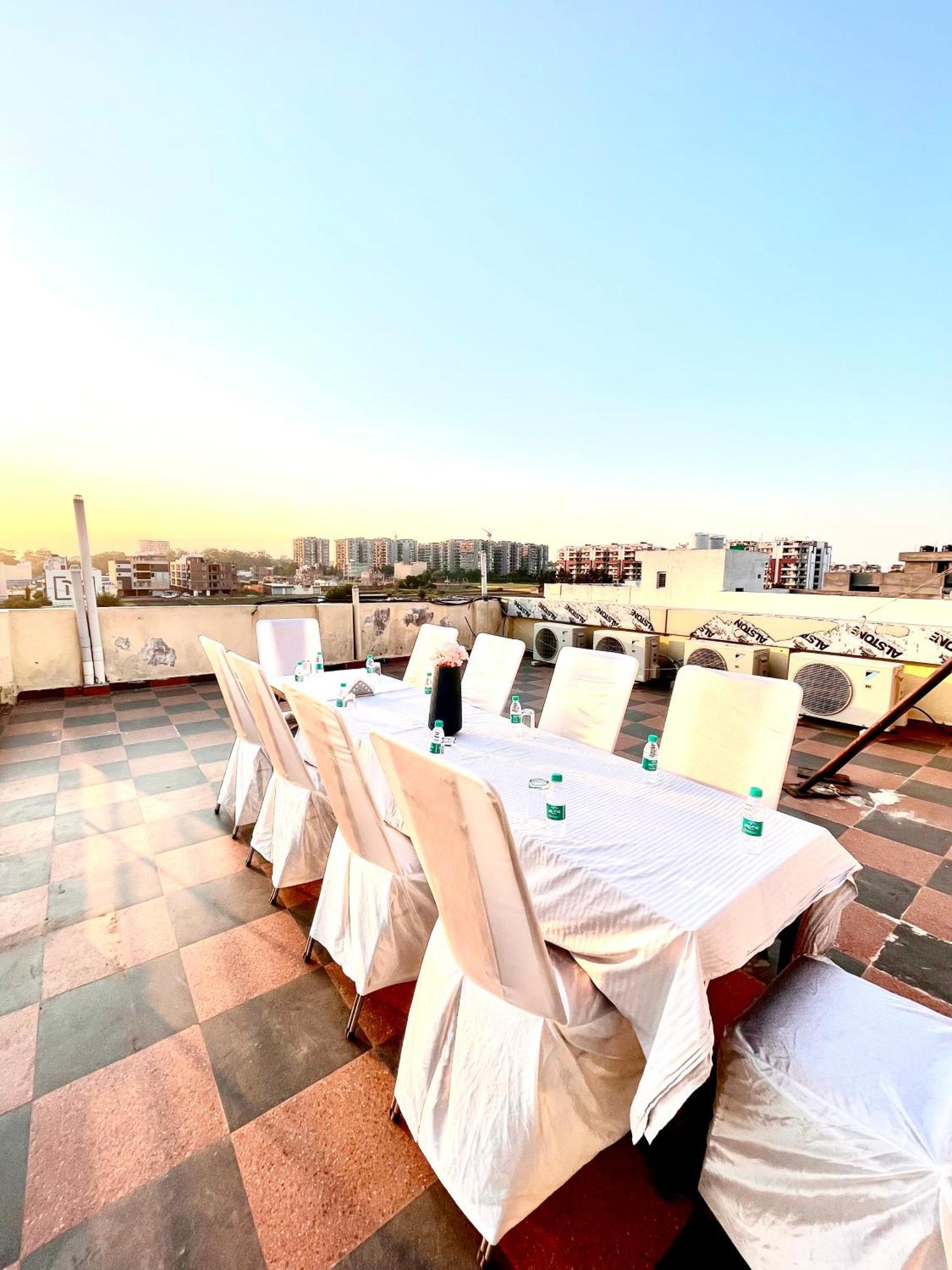 Hotel Jb Residency Zirakpur !! Top Rated & Most Awarded Property In Zirakpur Exterior foto