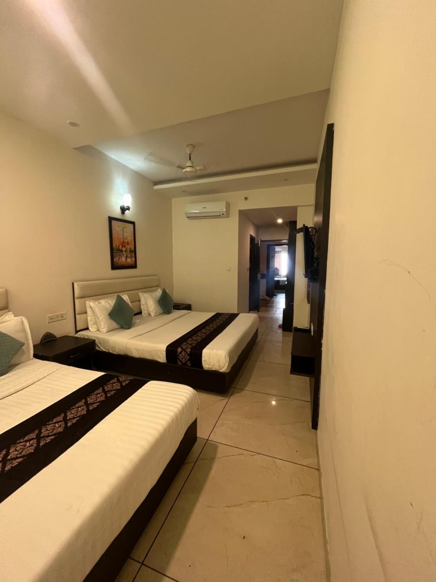 Hotel Jb Residency Zirakpur !! Top Rated & Most Awarded Property In Zirakpur Exterior foto