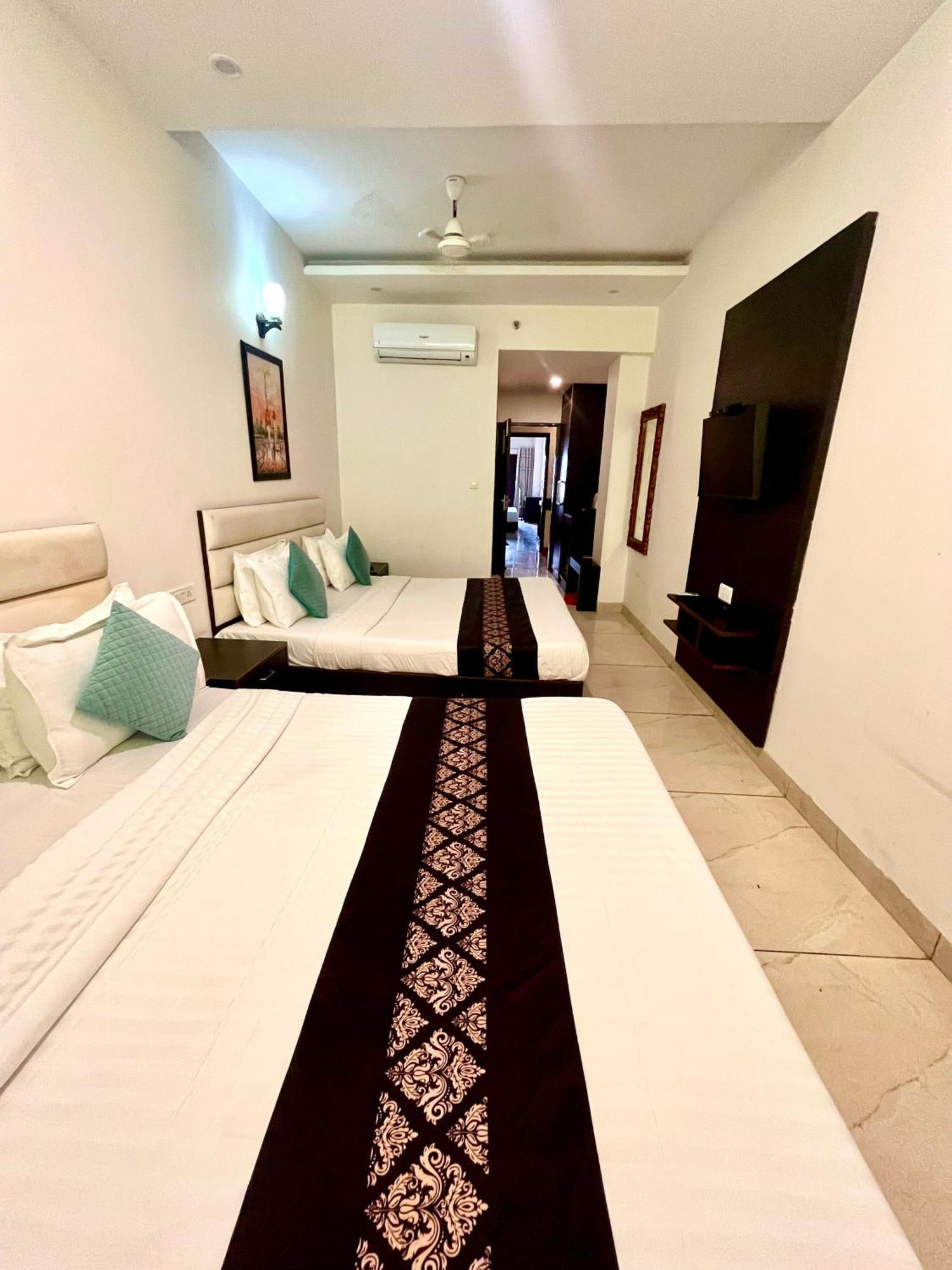 Hotel Jb Residency Zirakpur !! Top Rated & Most Awarded Property In Zirakpur Exterior foto