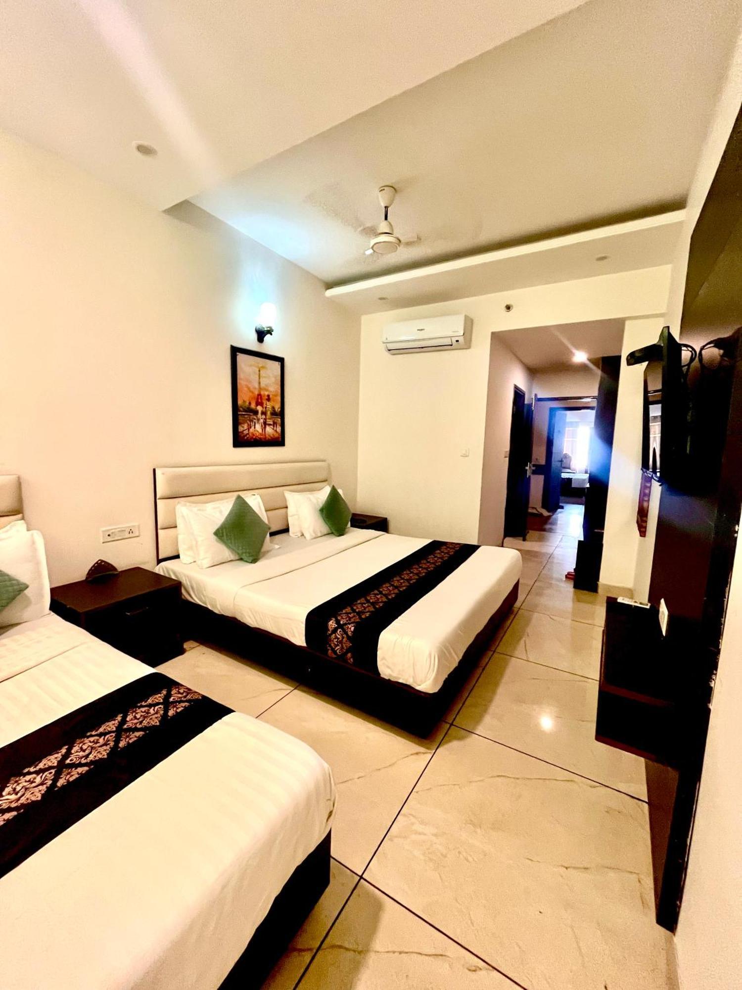 Hotel Jb Residency Zirakpur !! Top Rated & Most Awarded Property In Zirakpur Exterior foto